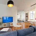 Bg Living & Hosting - Grosszuegiges An Der Mosel In - Lage - Bis 16 Personen, Parkplatz, Wlan & Netflix * ترابن ترارباخ