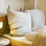 Bg Living & Hosting - Grosszuegiges An Der Mosel In - Lage - Bis 16 Personen, Parkplatz, Wlan & Netflix بيت للعطل *