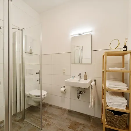 Bg Living & Hosting - Grosszuegiges An Der Mosel In - Lage - Bis 16 Personen, Parkplatz, Wlan & Netflix Vakantiehuis Verbandsgemeinde Traben-Trarbach