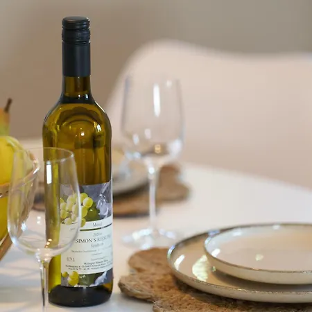 Bg Living & Hosting - Grosszuegiges An Der Mosel In - Lage - Bis 16 Personen, Parkplatz, Wlan & Netflix Verbandsgemeinde Traben-Trarbach