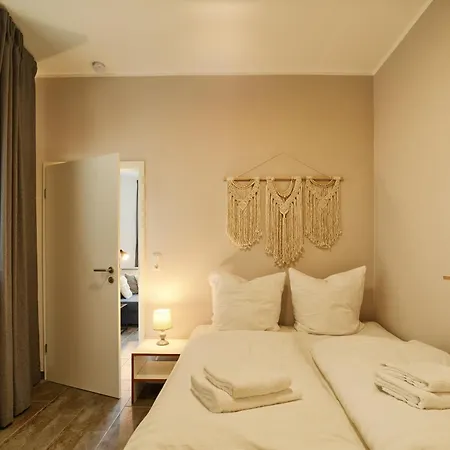 Bg Living & Hosting - Grosszuegiges An Der Mosel In - Lage - Bis 16 Personen, Parkplatz, Wlan & Netflix * Verbandsgemeinde Traben-Trarbach