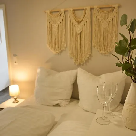 Bg Living & Hosting - Grosszuegiges An Der Mosel In - Lage - Bis 16 Personen, Parkplatz, Wlan & Netflix