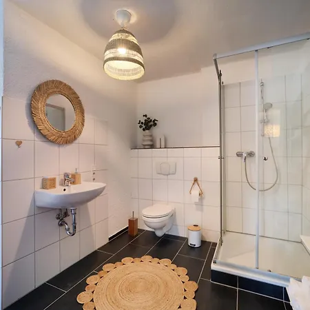 Bg Living & Hosting - Grosszuegiges An Der Mosel In - Lage - Bis 16 Personen, Parkplatz, Wlan & Netflix Vakantiehuis