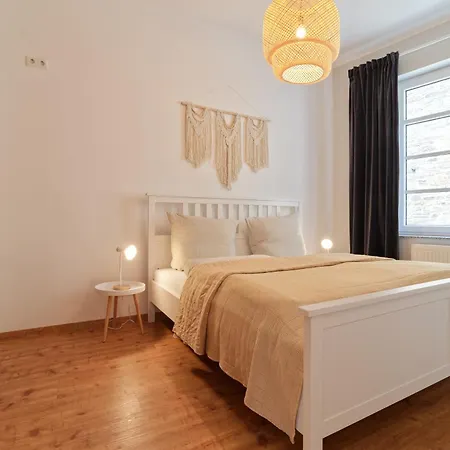 Bg Living & Hosting - Grosszuegiges An Der Mosel In - Lage - Bis 16 Personen, Parkplatz, Wlan & Netflix * Verbandsgemeinde Traben-Trarbach