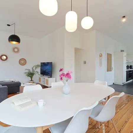 Bg Living & Hosting - Grosszuegiges An Der Mosel In - Lage - Bis 16 Personen, Parkplatz, Wlan & Netflix Verbandsgemeinde Traben-Trarbach