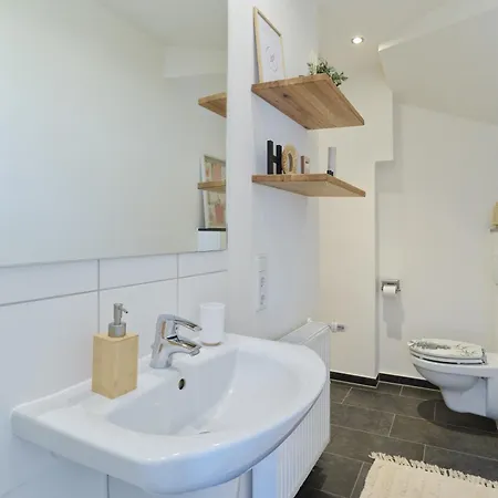 Bg Living & Hosting - Grosszuegiges An Der Mosel In - Lage - Bis 16 Personen, Parkplatz, Wlan & Netflix Verbandsgemeinde Traben-Trarbach