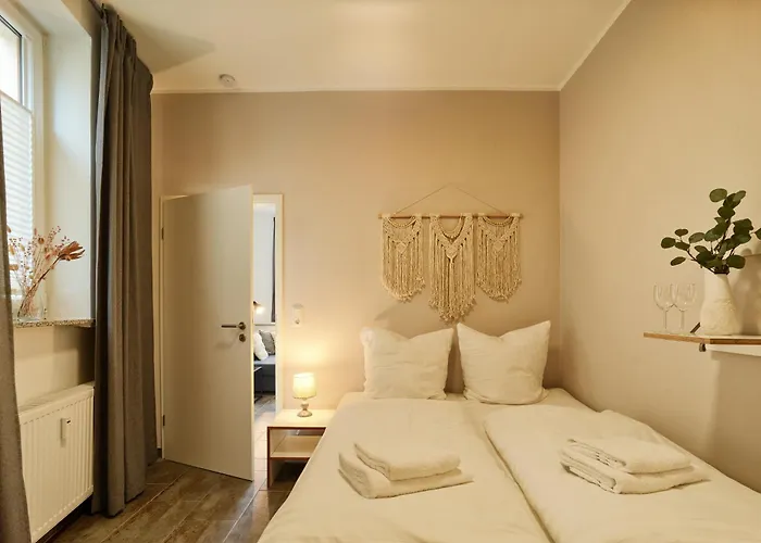 Bg Living & Hosting - Grosszuegiges An Der Mosel In - Lage - Bis 16 Personen, Parkplatz, Wlan & Netflix * Traben-Trarbach