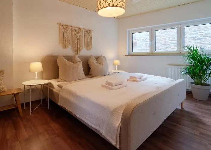 Casa de Férias Bg Living & Hosting - Grosszuegiges An Der Mosel In - Lage - Bis 16 Personen, Parkplatz, Wlan & Netflix
