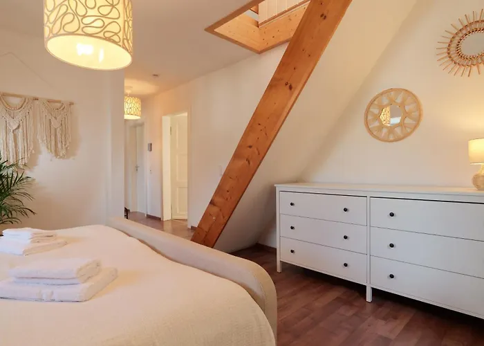 Casa de Férias Bg Living & Hosting - Grosszuegiges An Der Mosel In - Lage - Bis 16 Personen, Parkplatz, Wlan & Netflix Traben-Trarbach