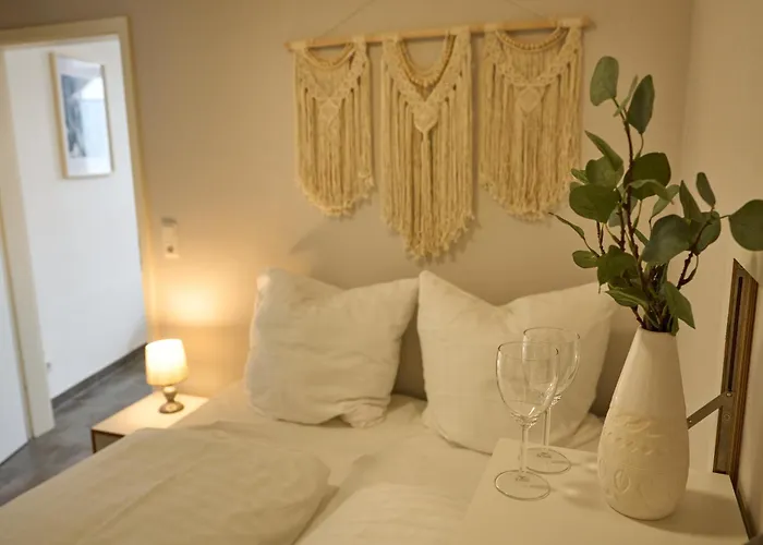 Bg Living & Hosting - Grosszuegiges An Der Mosel In - Lage - Bis 16 Personen, Parkplatz, Wlan & Netflix