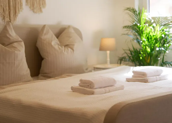 Casa de Férias Bg Living & Hosting - Grosszuegiges An Der Mosel In - Lage - Bis 16 Personen, Parkplatz, Wlan & Netflix Traben-Trarbach