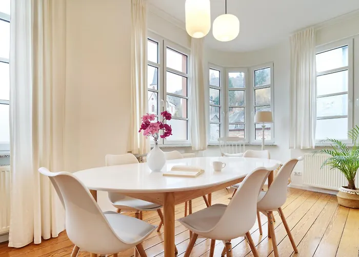 Casa de Férias Bg Living & Hosting - Grosszuegiges An Der Mosel In - Lage - Bis 16 Personen, Parkplatz, Wlan & Netflix Traben-Trarbach