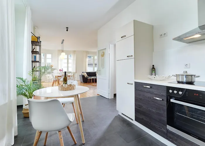 Bg Living & Hosting - Grosszuegiges An Der Mosel In - Lage - Bis 16 Personen, Parkplatz, Wlan & Netflix Casa de Férias Traben-Trarbach