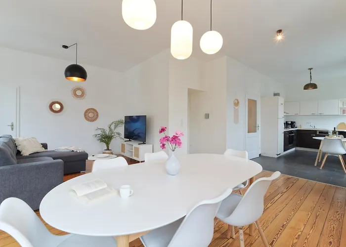 Bg Living & Hosting - Grosszuegiges An Der Mosel In - Lage - Bis 16 Personen, Parkplatz, Wlan & Netflix Traben-Trarbach