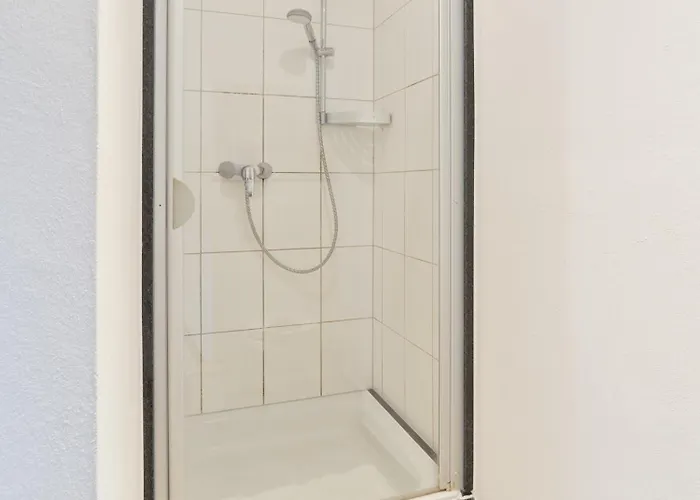 Bg Living & Hosting - Grosszuegiges An Der Mosel In - Lage - Bis 16 Personen, Parkplatz, Wlan & Netflix