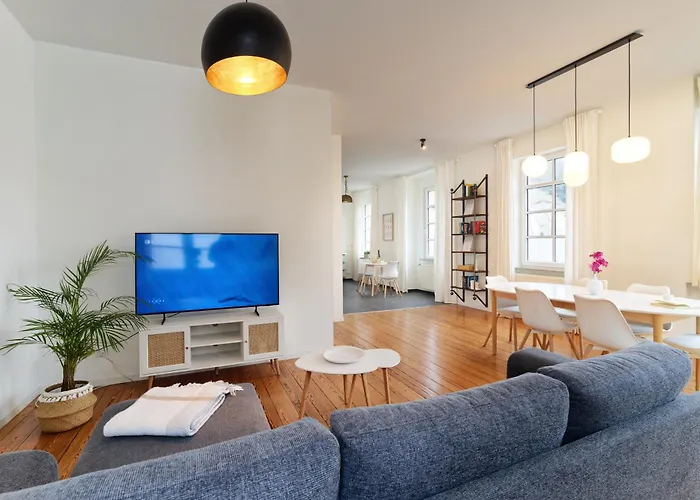 Bg Living & Hosting - Grosszuegiges An Der Mosel In - Lage - Bis 16 Personen, Parkplatz, Wlan & Netflix * Traben-Trarbach