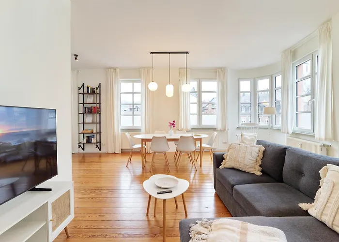 Bg Living & Hosting - Grosszuegiges An Der Mosel In - Lage - Bis 16 Personen, Parkplatz, Wlan & Netflix Casa de Férias